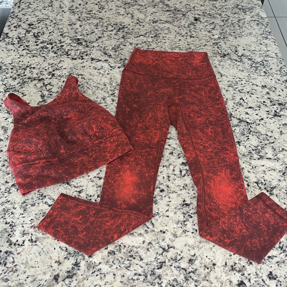 LuLu Lemon 2 piece set bottoms are size 0 and top is a size 2